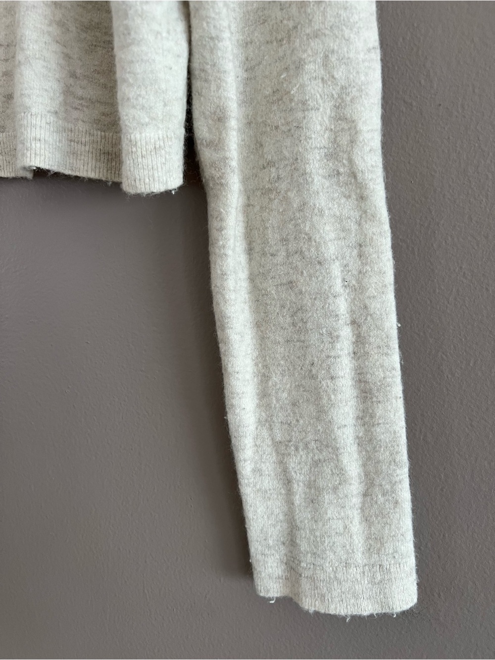 Aritzia Wilfred Wool Cashmere Long Sleeve Button Crop Cardigan Oatmeal - Picture 5 of 12